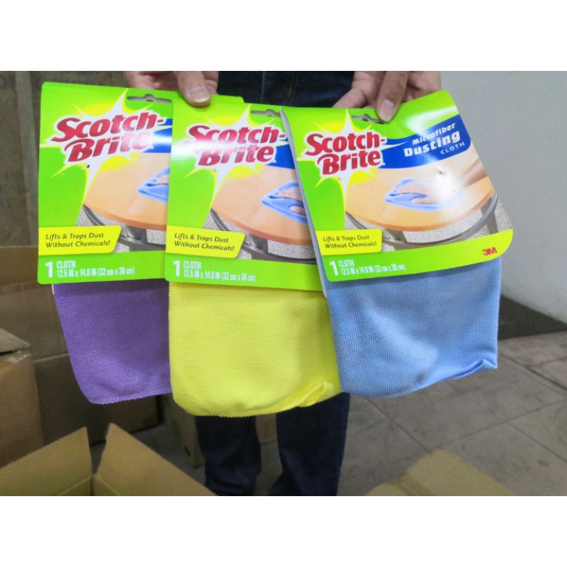 3M Scotch Brite High Performance Microfiber Dusting Cloth lifts & traps