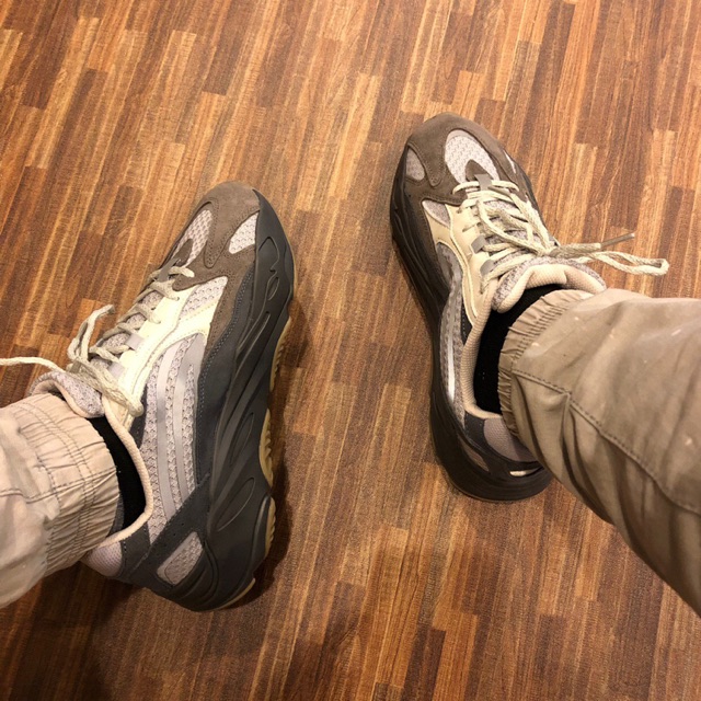 Yeezy 700 hot sale b2