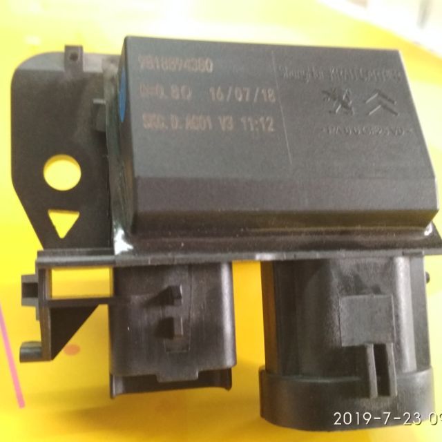Condensor /Radiator Fan Motor Relay, Resistor For Peugeot 308 408