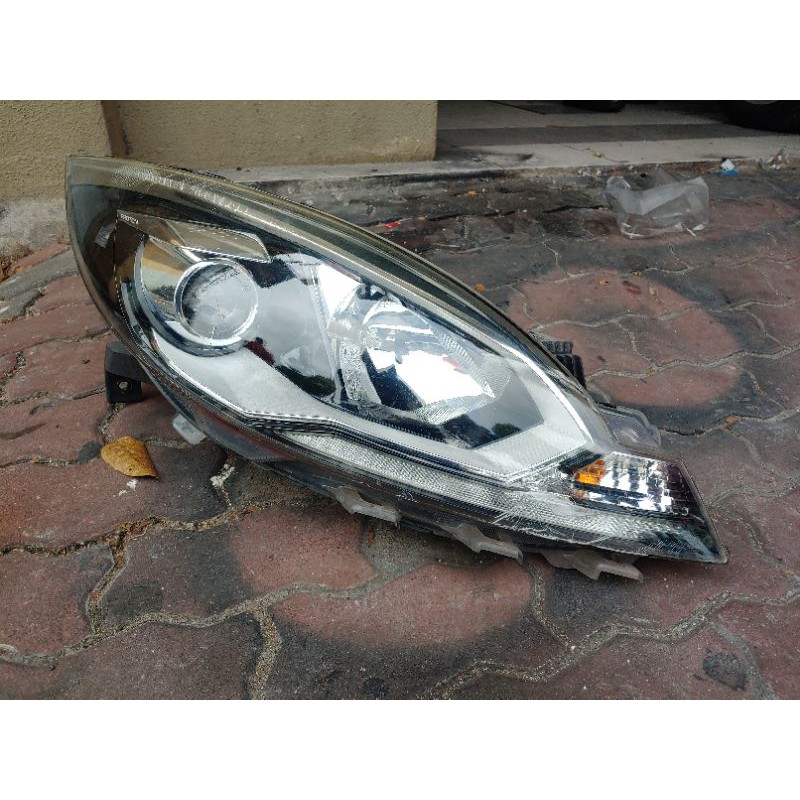 Headlamp Lampu proton iriz terpakai Shopee Malaysia