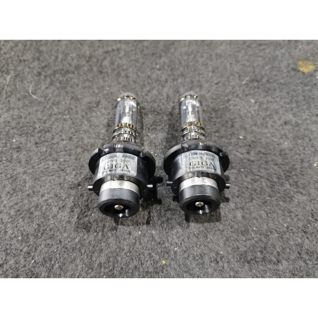 CARMATE JAPAN GIGA GXB267N 6700K D2R D2S 35W HID Bulbs For Estima
