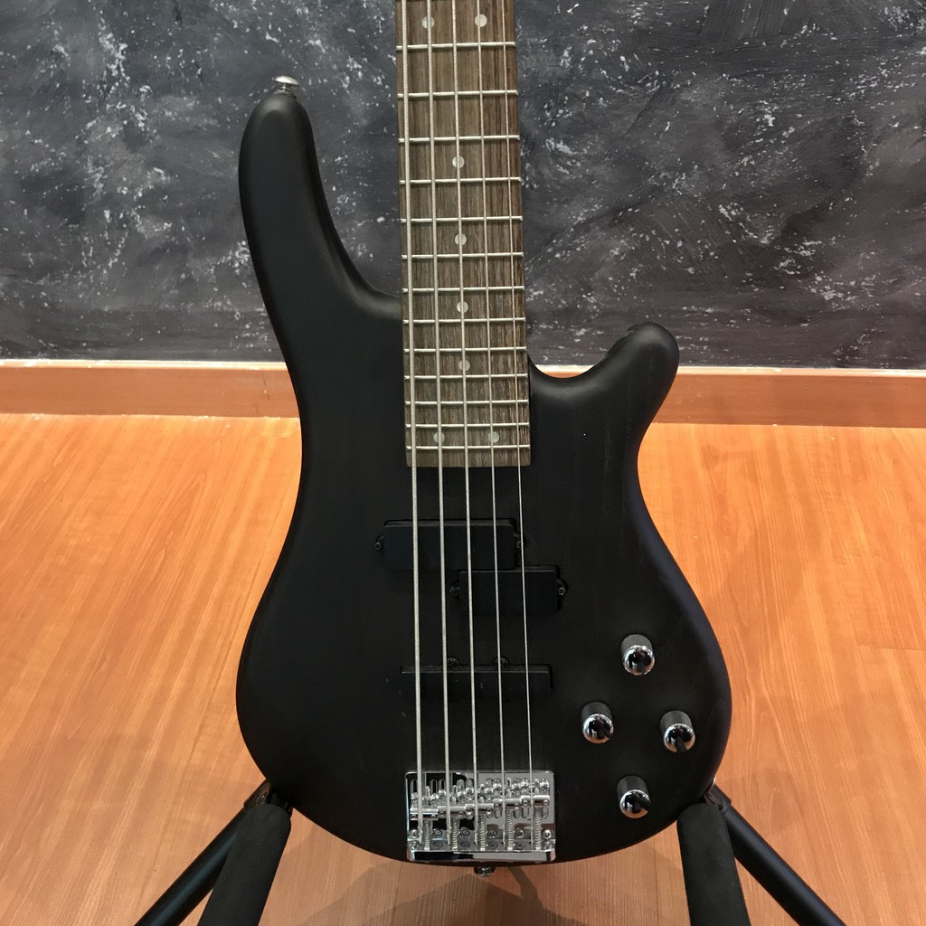 Suzuki store bass guitar