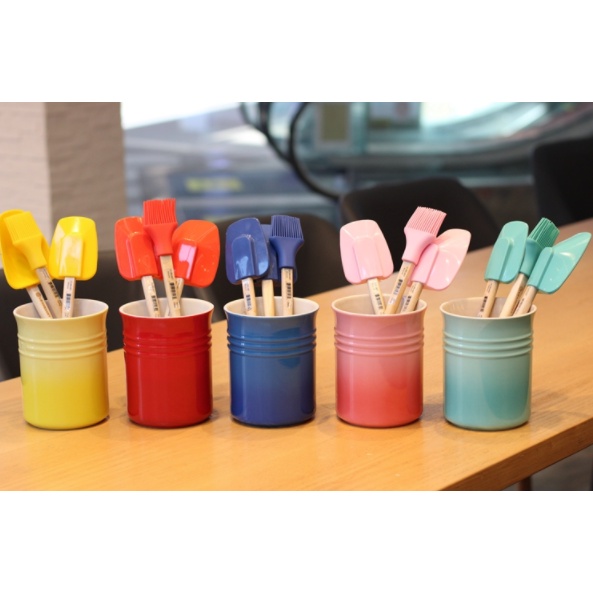 Le creuset best sale spatula holder