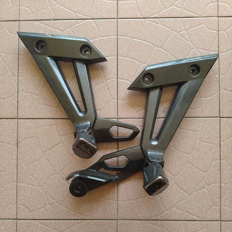 Yamaha X1R/LC135 Footrest Repaint (USED) Shopee Malaysia