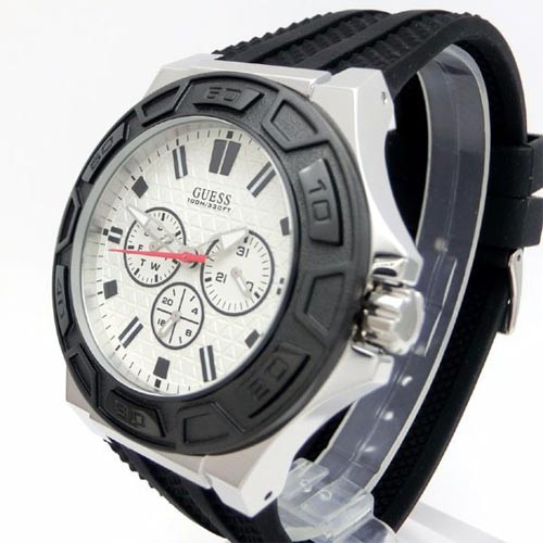 Guess Men s Analogue Quartz Watch with Rubber Strap W0674G3