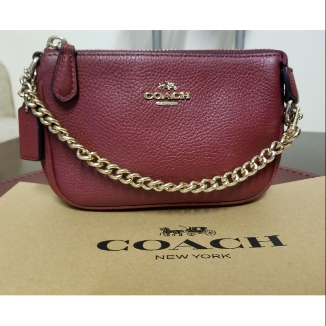 Red purse with online gold chain