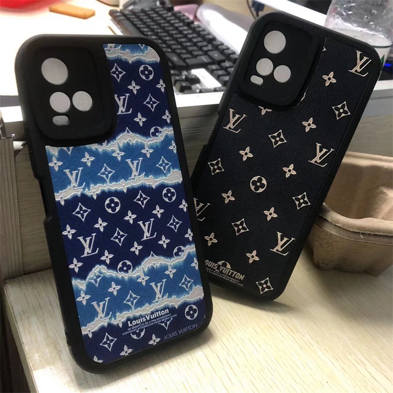 Louis Vuitton iPhone Case Metal square buckle portable bracket  Louis  vuitton phone case, Iphone phone cases, Luxury phone case