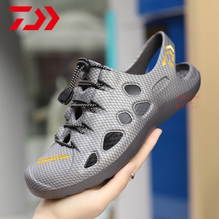 Daiwa Summer Fishing Sandals Men Casual Breathable Beach Hole Shoes  Lightweight EVA Plastic Sandals Outdoor Sports Fishing Shoes