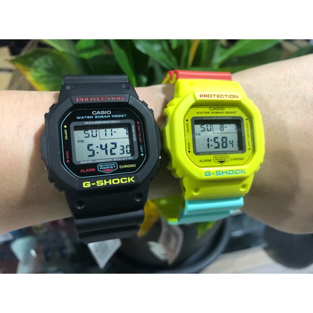 Lunette Noire Casio G-Shock DW-5600CMB-1 – Inscriptions Rouges Et Jaunes – Neuve