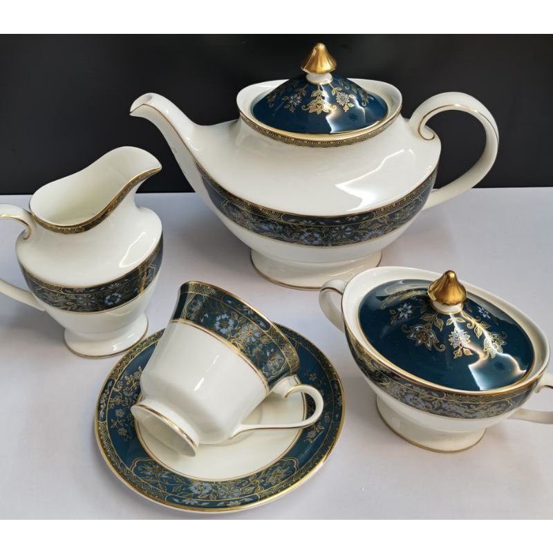 Royal Doulton 🇬🇧 Made in England Carlyle H5018 Bone China Tea Set Sold