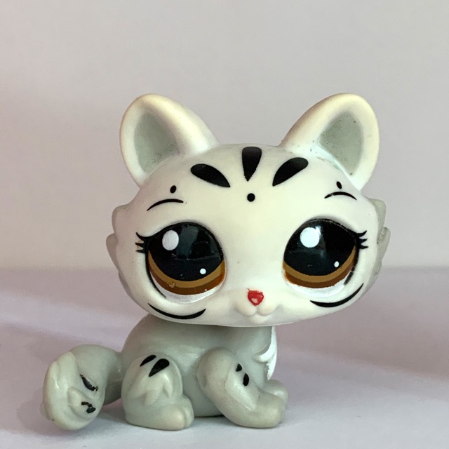 Littlest Pet Shop LPS White Tiger Crouching Cat 3585 V RARE 5PCS RANDOM ACCESSORIES