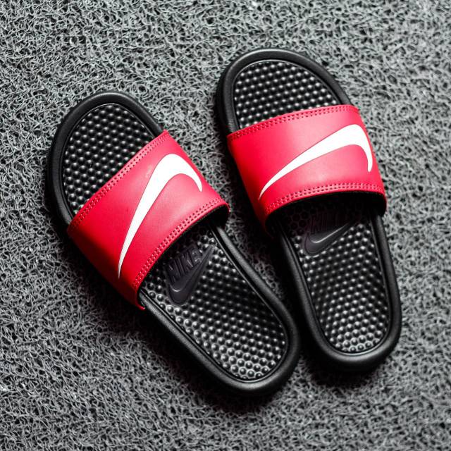 Nike benassi red on sale black