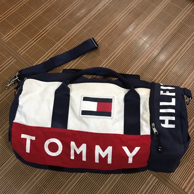 Tommy hilfiger shop duffle bag size