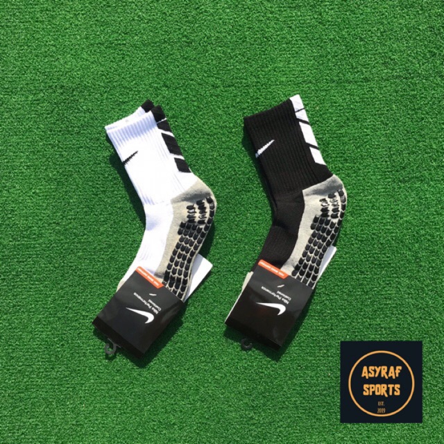 Nike Anti Slip Socks, Men's Fashion, Watches & Accessories, Socks on  Carousell