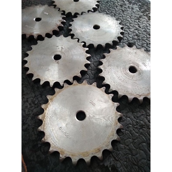 thumbnail image 2 of #60 Roller Chain Sprocket - 22 Tooth, Type A Plate, 3/4 Inch Bore (60A22H) 2 of 4