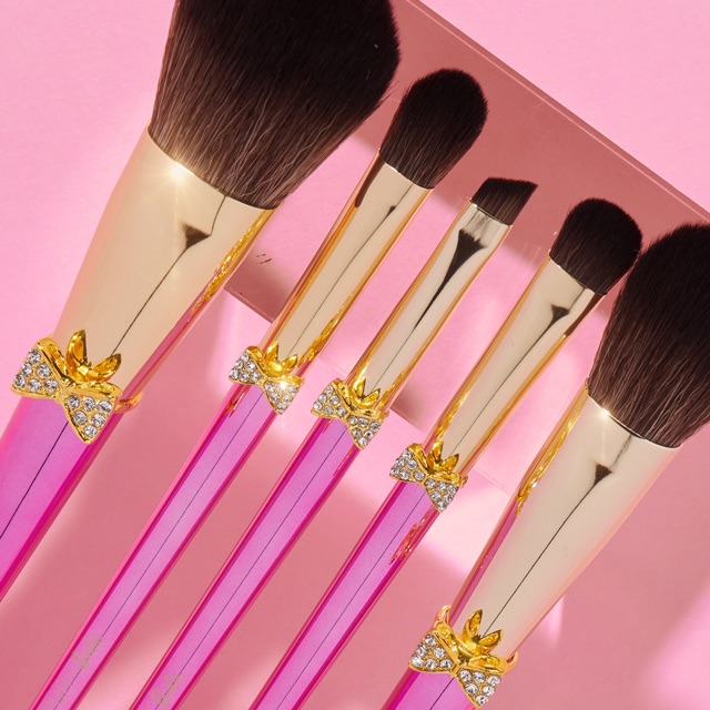 In Stock PUR X Barbie Brush n Sparkle Signature 5 Piece Cruelty Free Brush Set with Bag