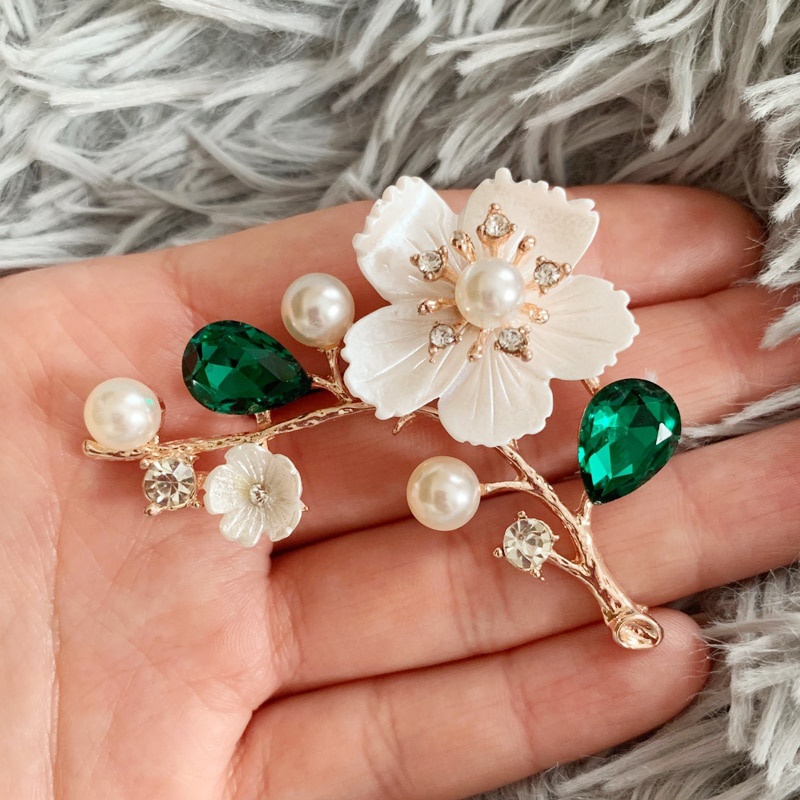 High Quality Shell Pearl Flower Brooches For Women Elegant Fashion