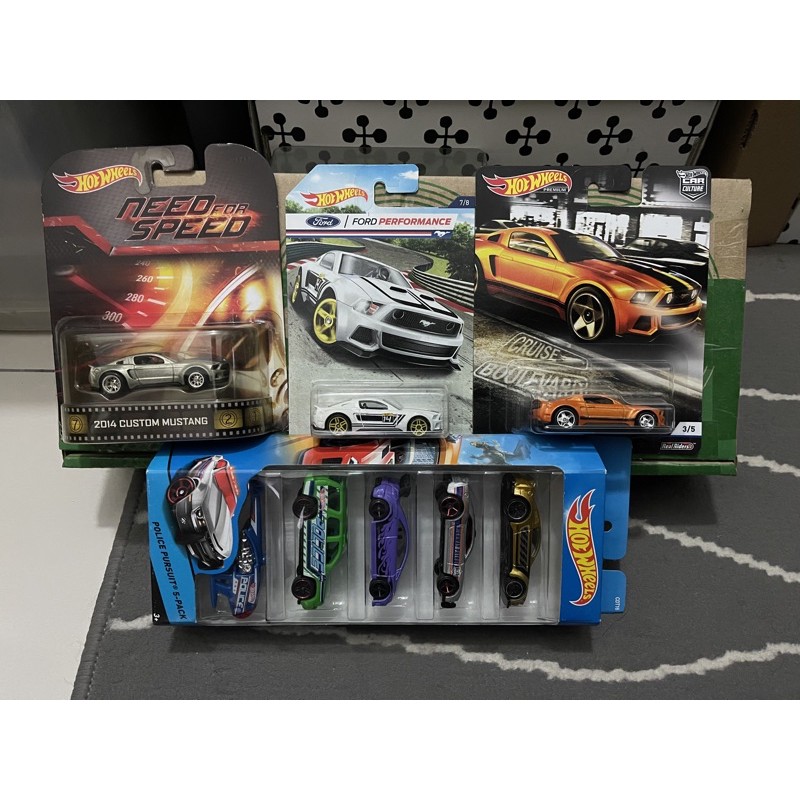 Hot Wheels Lot of 4 - 2014 Custom Mustang (complete variant)