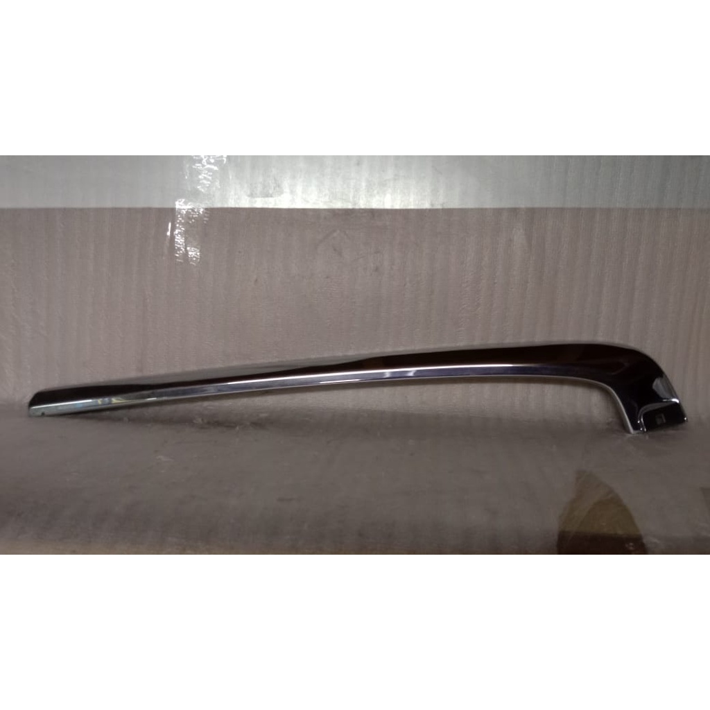 MERCEDES-BENZ W126 300E REAR BUMPER CHROME (ORIGINAL) RIGHT | Shopee ...