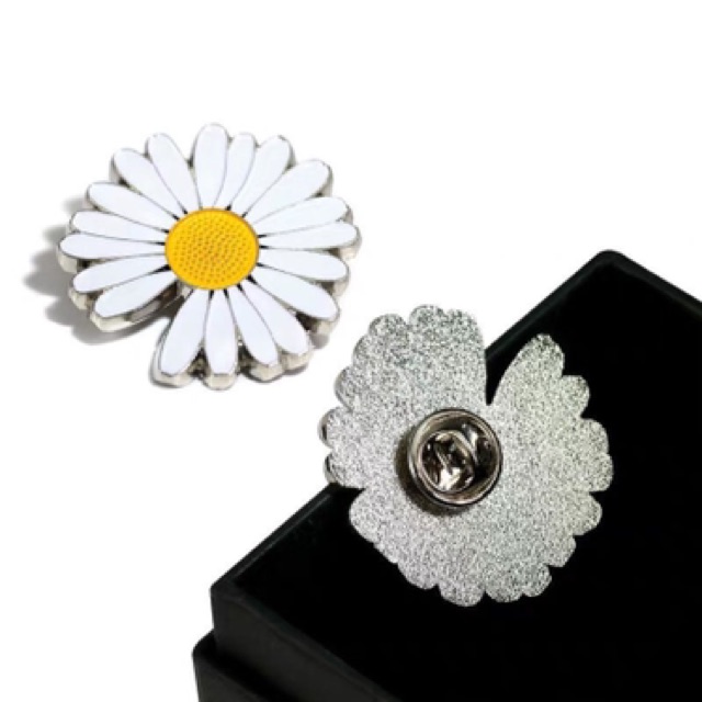 KPOP G-Dragon Daisy Flower PMO Metal Brooches Pins Bag Badges