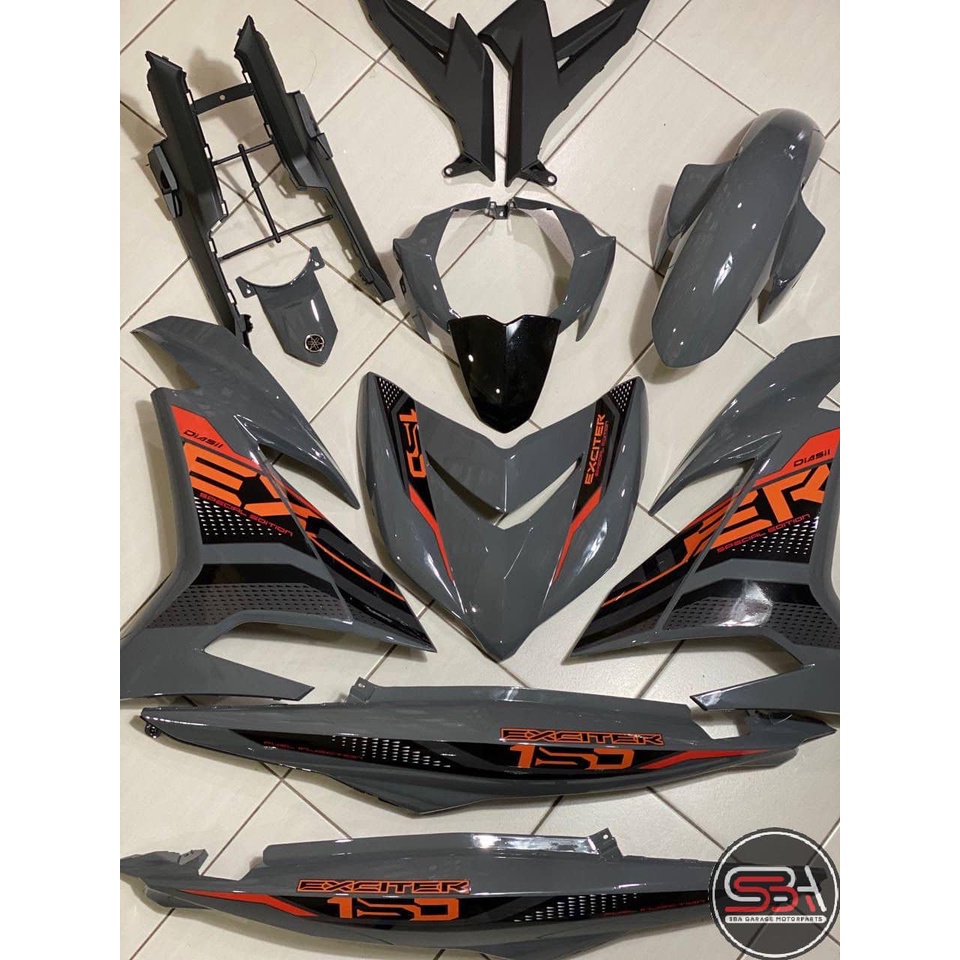 COVERSET Y15ZR V1 V2 FULL GREY (36) EXR ORANGE STRIPE THE FOUR KINGS