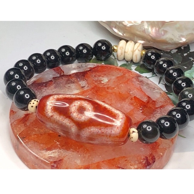 Tibetan Dzi Carnelian King Kong Six Eye Dzi Beads 红玉髓金刚 Tibetan Dzi Carnelian King Kong Six Eye Dzi Beads 红玉髓金刚