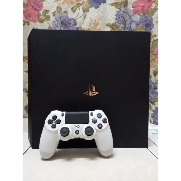 PS4 Pro 1TB with all Cables and Controller in Excellent Used