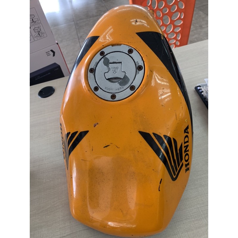 ns 200 petrol tank cover price