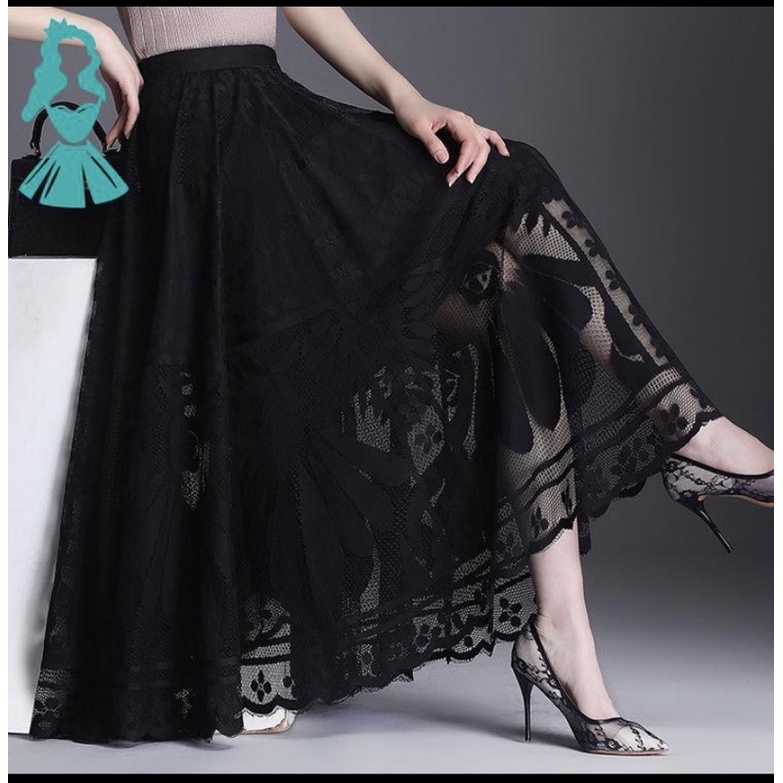 Long skirt with lace crew neck