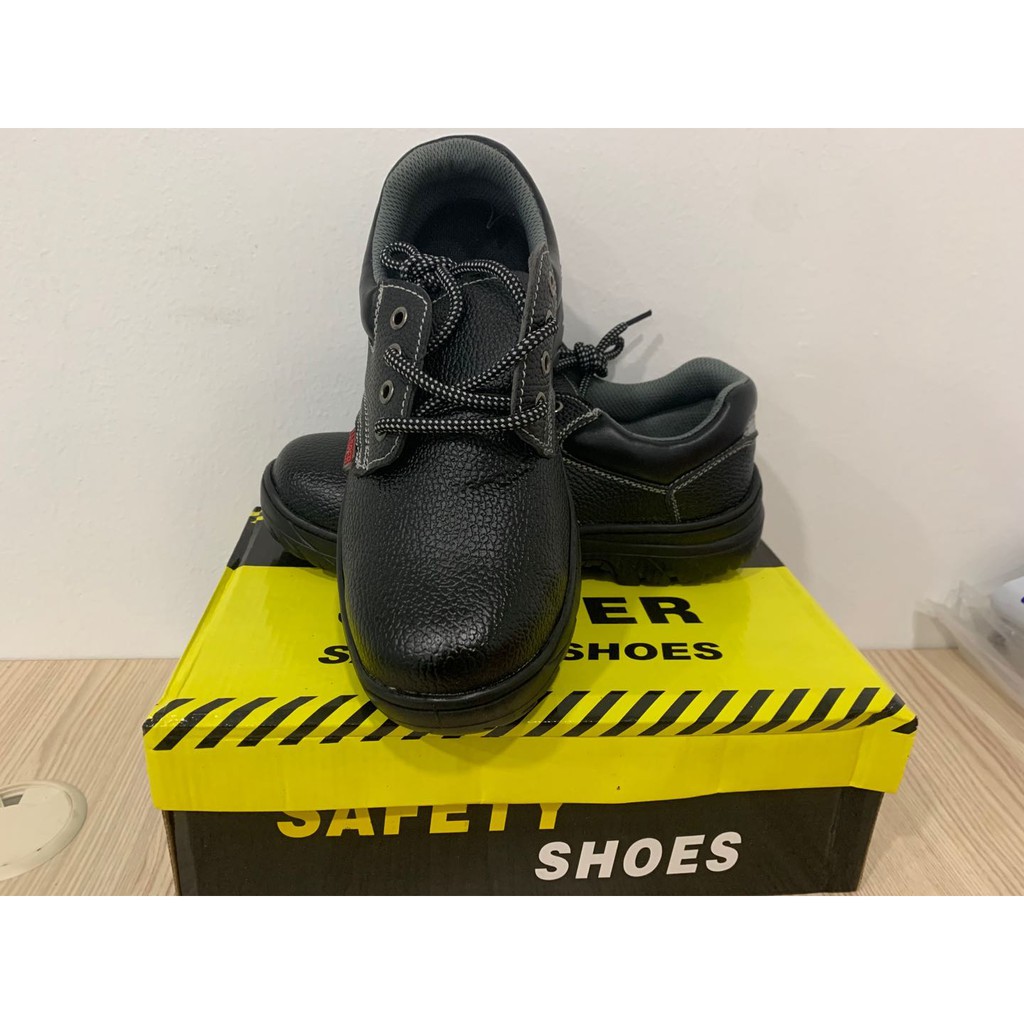 Paragon safety shoes on sale price