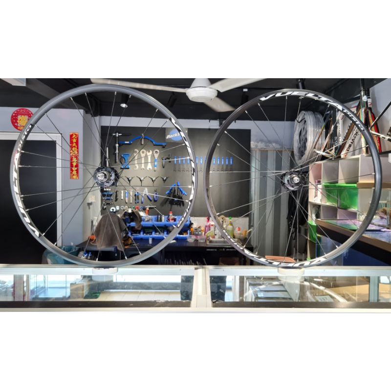 vuelta track wheelset