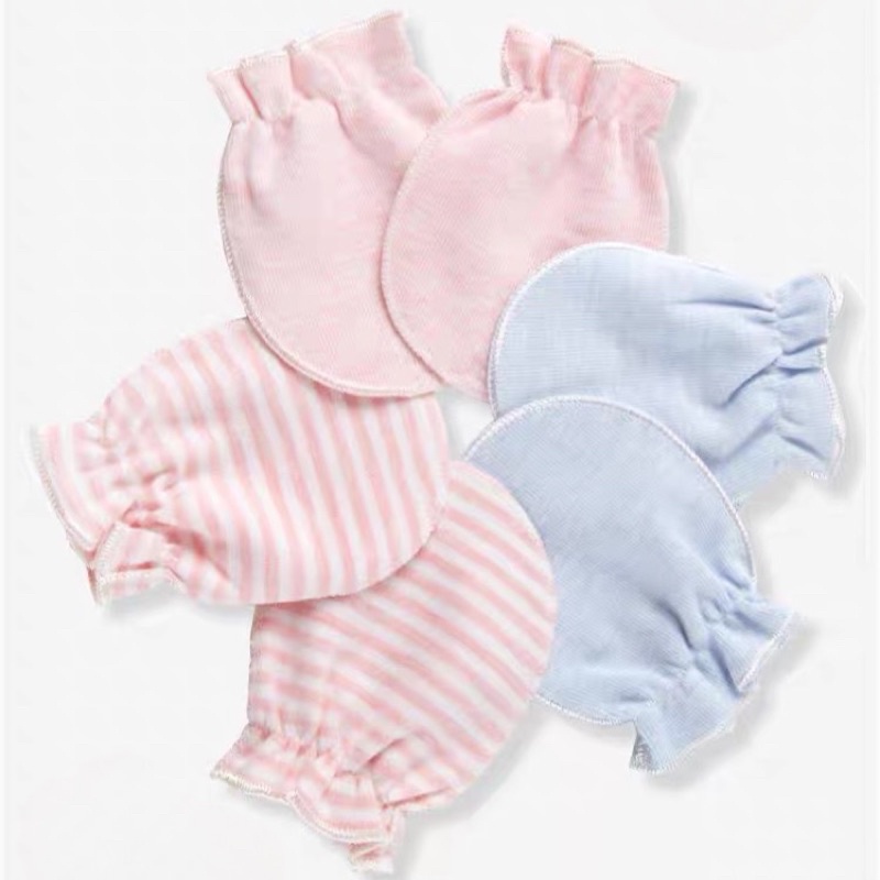 Newborn Gloves Are Elastic With Many Patterns, Smooth And Prints