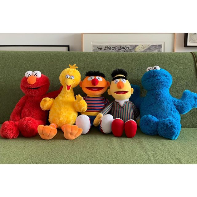 Uniqlo sesame street store plush