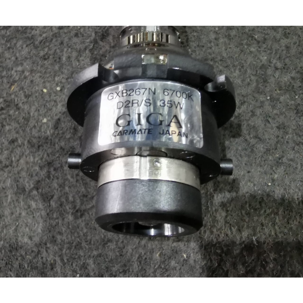 CARMATE JAPAN GIGA GXB267N 6700K D2R D2S 35W HID Bulbs For Estima