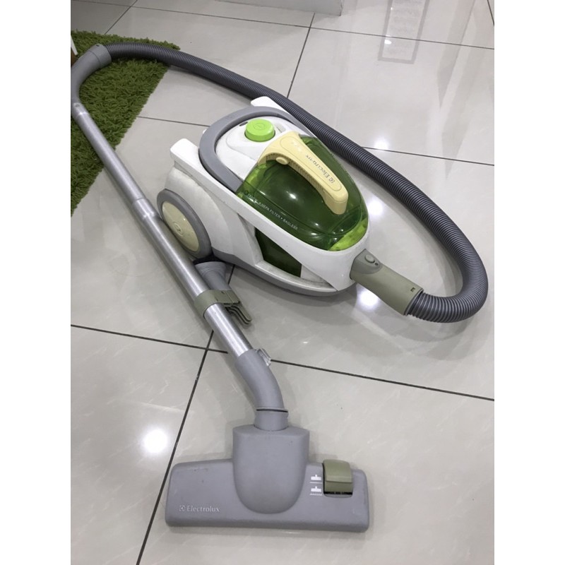 (USED) ELECTROLUX LITE II Z1850 Bagless Vacuum Cleaner (Lime Green