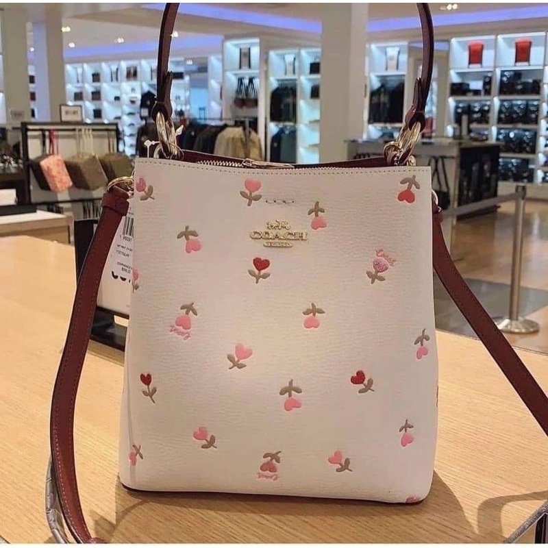 SMALL TOWN BUCKET BAG WITH HEART FLORAL PRINT COACH C2811