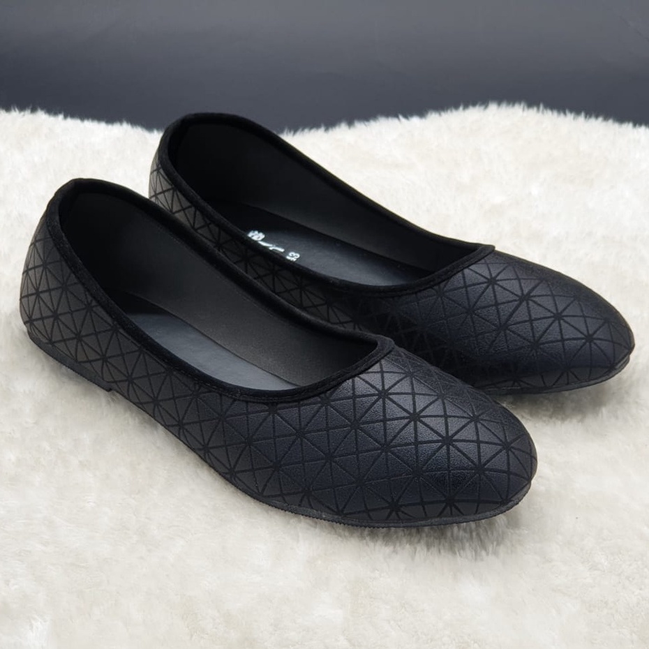 ladies black shoes size 4
