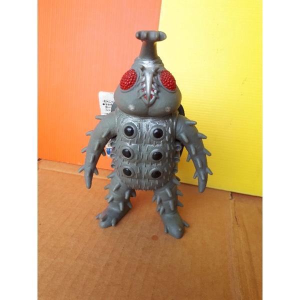 Bandai Ultra Monster Series 15 Satan Beetle (looks old and worn ...