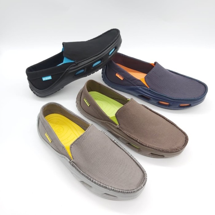 Crocs store canvas shoes