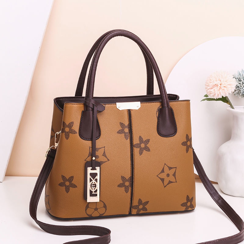 Louis Vuitton Black Fashion Handbags And Purses, For Casual Wear, Gender:  Women