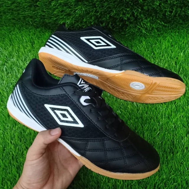 Umbro indoor soccer on sale shoes