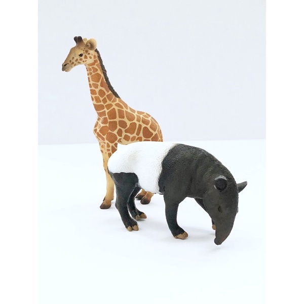 Malayan Tapir With Reticulated Giraffe Calf Figurines (Collecta ...