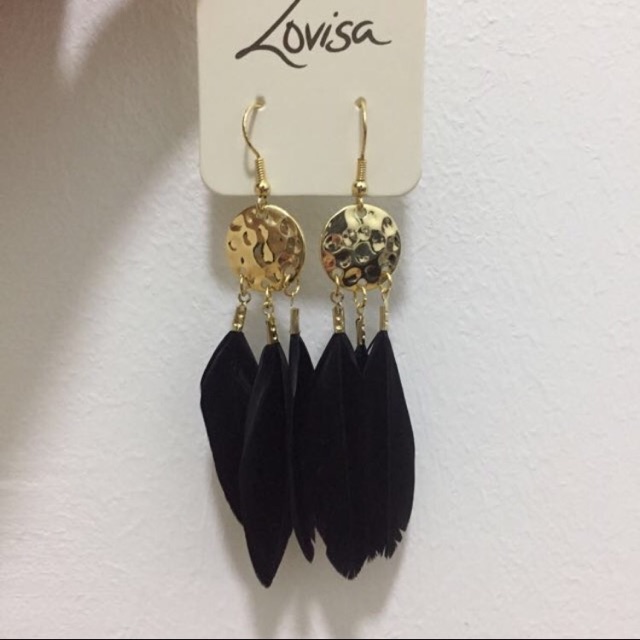 Feather hot sale earrings lovisa