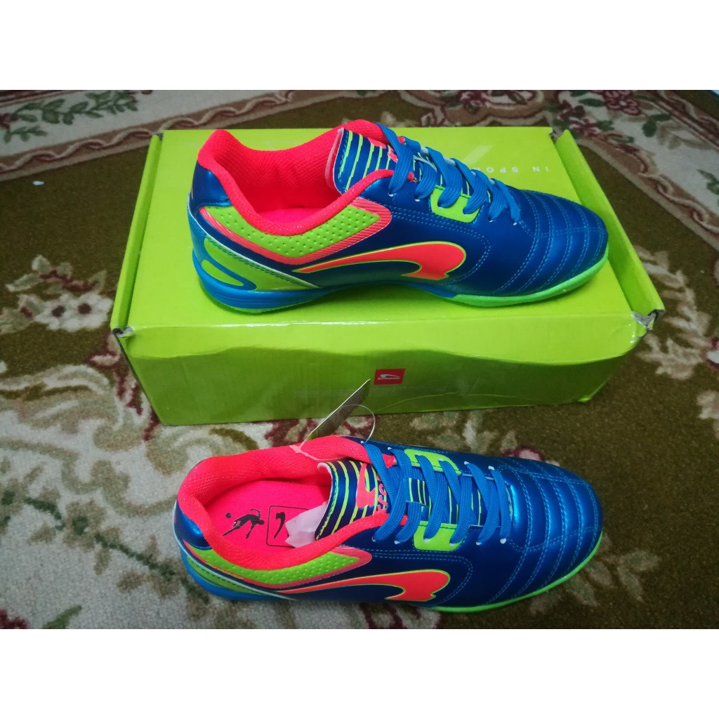 Kasut on sale futsal kronos