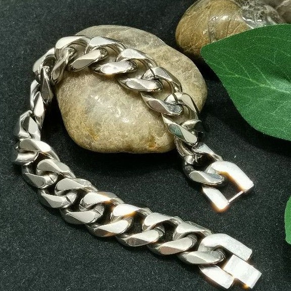 Men's Stainless Steel High Polished 15mm Cuban V Shape Link Chain Bracelet.  Gelang Tangan Lelaki Lipan V.