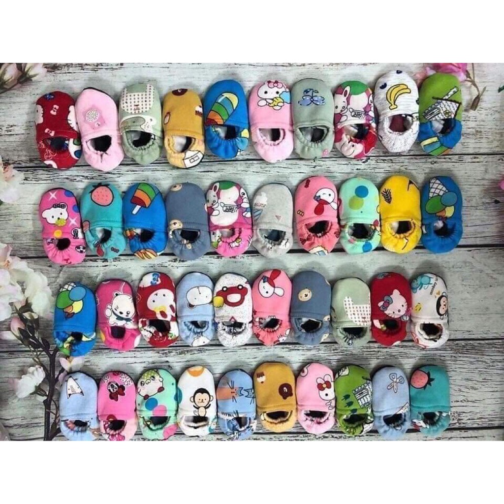 Shoes to keep feet warm and wear indoors for babies made of super