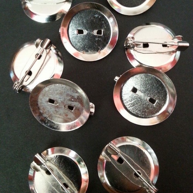 ROUND PIN SILVER ( 2cm ) | Shopee Malaysia
