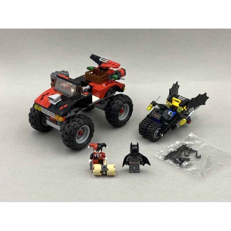 LEGO Batman 7886 Harley Quinn 's Hammer Truck.