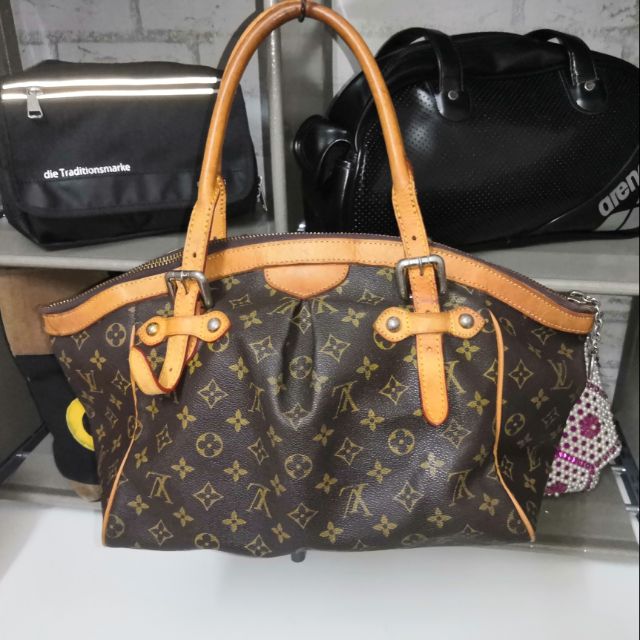 Lv karipap size m, Luxury, Bags & Wallets on Carousell