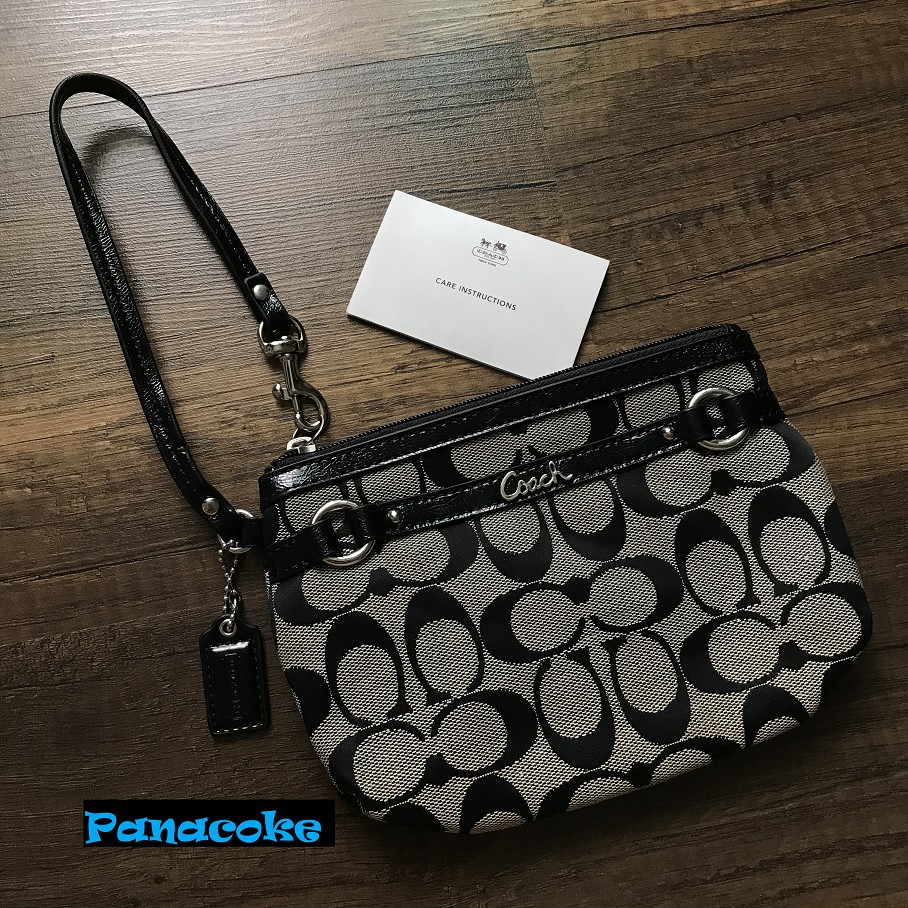 Good Authentic coach wristlet